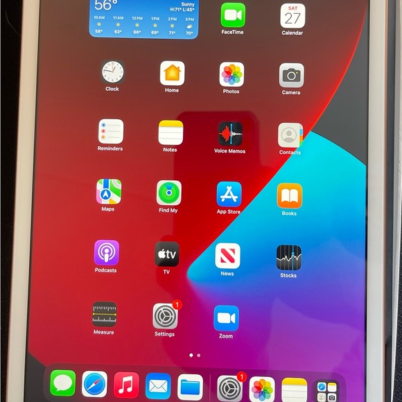 Brand New 32gb (8th Generation) IPad-Rose Gold, Never Used, Wi-Fi, Model A2270 - Picture 5 of 10